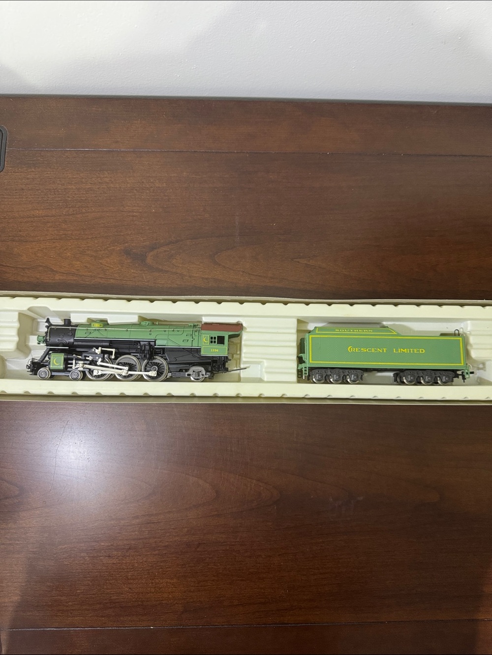 AHM Southern Crescent Limited 4-6-2 Heavy Pacific HO Scale Steam Locomotive New